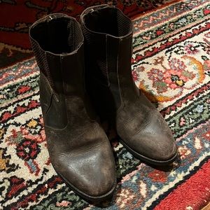 Vintage brown leather chelsea boots